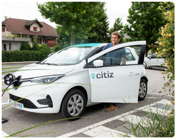 Voiture CTITIZ qui charge et Jean Clot 