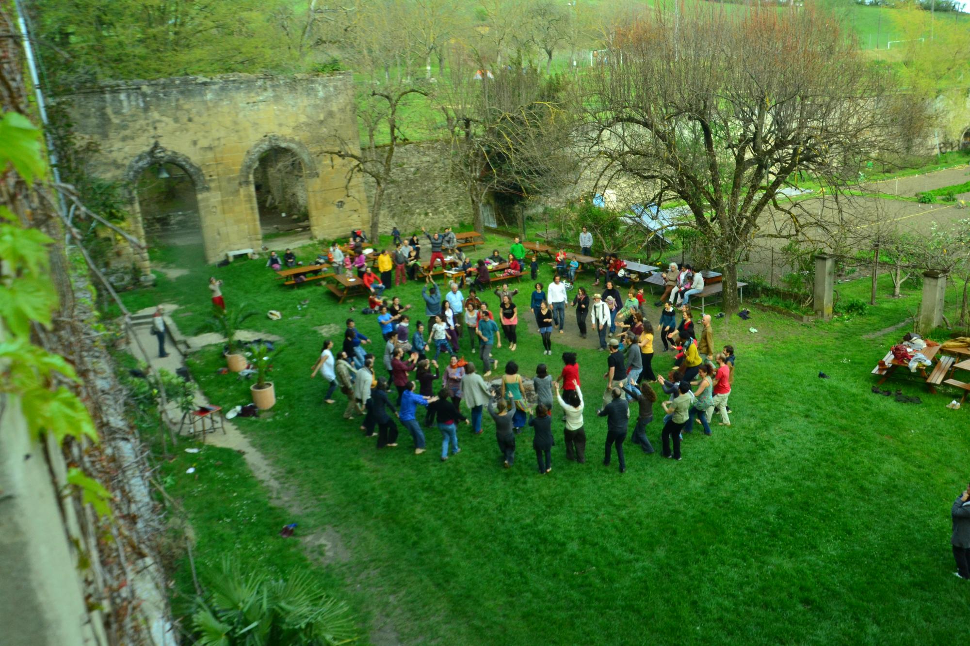 Danses en cercle, danser des mandalas – Saint Antoine l&rsquo;Abbaye (38)